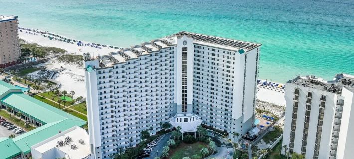 Condo IS on the Beach!  240+ 5-Star Reviews - Tiki Bar - 3 Pools - 2 Hot Tubs Hôtels à&nbsp;: Destin