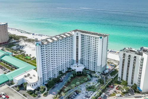 Condo IS on the Beach!  240+ 5-Star Reviews - Tiki Bar - 3 Pools - 2 Hot Tubs - شرفة