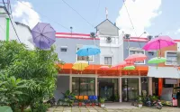 Pondok Seruni Homestay Syariah Hotels in Komet