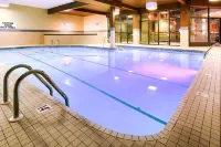 Quality Inn & Suites - piscina