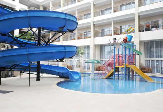 판간다란 리조트 수영장 전경