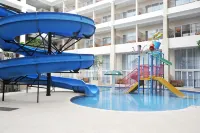 Laut Biru Resort Hotel - de playa