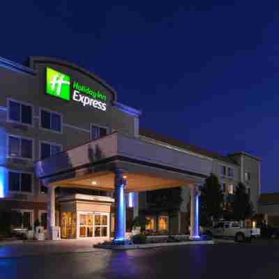 Holiday Inn Express Wixom Hotel Exterior