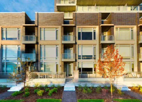 SOHO Residences Champagne Hoteles cerca de Galería Nacional de Canadá