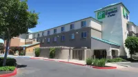 Holiday Inn Express & Suites Elk Grove Central - Hwy 99