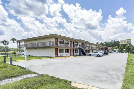 Red Roof Inn MacClenny Отели в г. Бейкер
