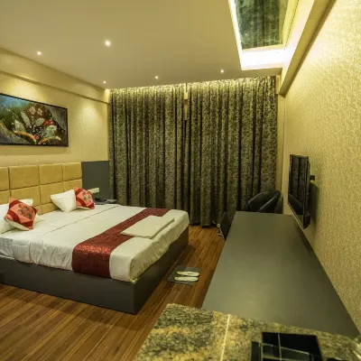Grand Seasons - the Business Hotel Отели рядом с достопримечательностью «Бизнес-комплекс RMZ Infinity»