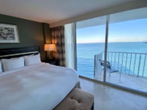 Radisson Suite Hotel Oceanfront