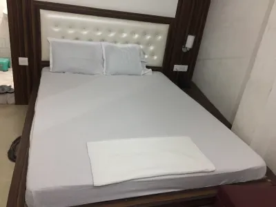 Hotel Sandhya Premium Rosera Hotels near Jama Masjid Meershikar tola جامع مسجد