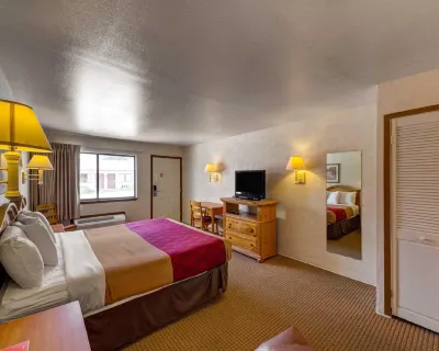 Econo Lodge Fredericksburg Hotels near Berkman Books