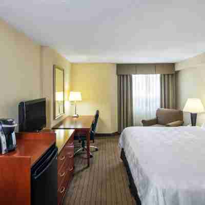 Holiday Inn Laval - Montreal Rooms