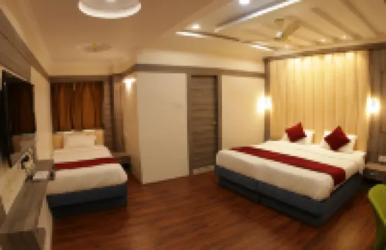 Hotel Royal Castle マザーハウス周辺のホテル