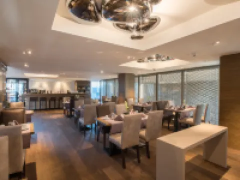 호텔 일유스터 - 어반 & 로컬 유스터 호텔