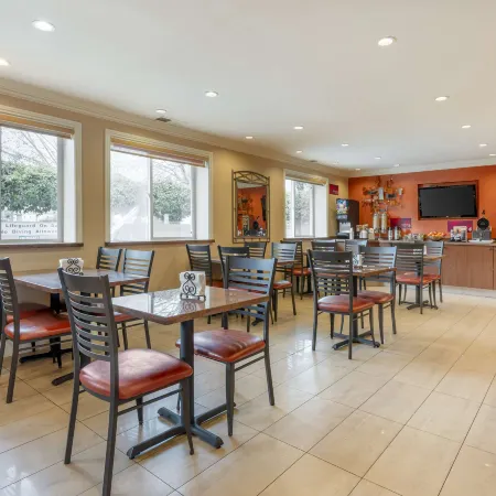 Best Western Plus Airport Plaza