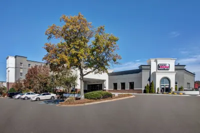 Crowne Plaza Greenville Hotels near ECPI University
