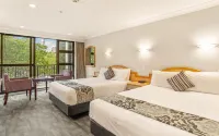 Parkside Hotel & Apartments