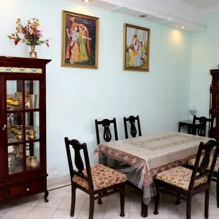 Hotel Karan Villas