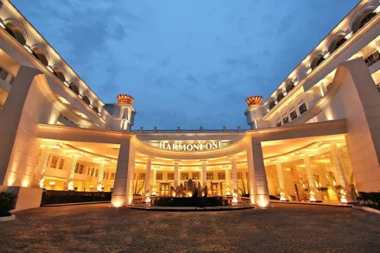 Harmoni One Convention Hotel & Service Apartments