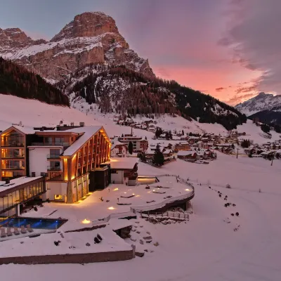Hotel Cappella Hotels near Frara