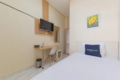 Urbanview Syariah Utami Inn Garut by RedDoorz Hotel dekat Universitas Padjadjaran Kampus Garut