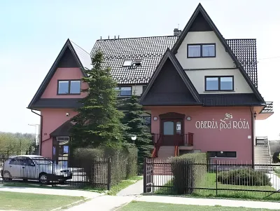 OBERŻA Pod RÓŻĄ Restauracja, Sauny, Jacuzzi Hotel dekat Orawskie Ranczo Agroturystyka i Zagroda Edukacyjna