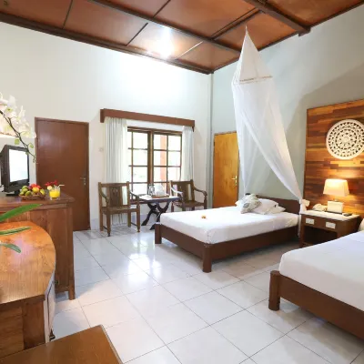 Bumi Ayu Bungalow Sanur Отели рядом с достопримечательностью «Пляж Сегара»