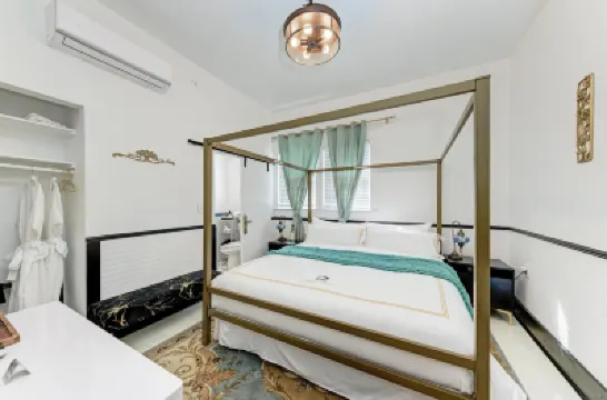 Prestige Collection, Hotel Boutique Hotels near The Pier