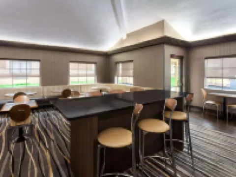 Super 8 by Wyndham Copley Akron サミットのホテル