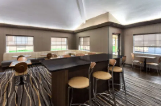 Super 8 by Wyndham Copley Akron