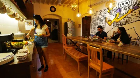 GoSolo Stays Отели рядом с достопримечательностью «Шри Сиддхивинейак Темпл Прабха Деви»