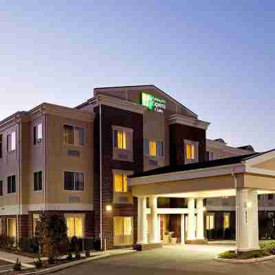 Holiday Inn Express & Suites SOUTHERN PINES-PINEHURST AREA by IHG Hotel Exterior