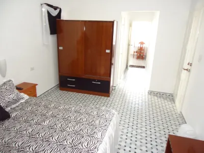 Private Apartment Hostel Gina and Francis Hotels near Loma de la Cruz Park