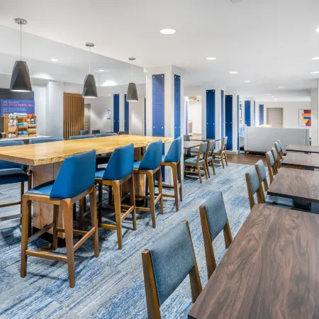 Holiday Inn Express & Suites COLORADO SPRINGS-FIRST & MAIN by IHG Отели рядом с достопримечательностью «Парк Коттонвуд Крик»
