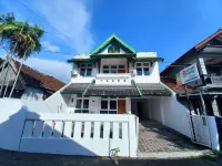 Homestay Jogja 4 Kamar Tidur Full AC Seputaran Umbulharjo Dekat Gembira Loka Hoteles en Umbulharjo