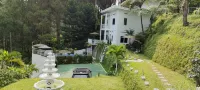 Villa Ry Puncak 4Br with Private Pool Hotels in Cisarua