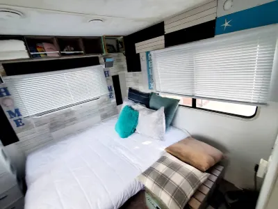 Camper Apt DE Sleeps 3 Hotels in 