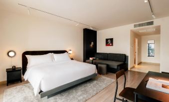 The StandardX, Bangkok Phra Arthit