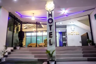 Royal Palm Hotel Hotels near এশিয়া ম্যানশন