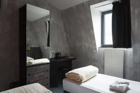 Brxxl 5 City Centre Hostel