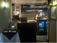 Hadley Bowling Green Inn - بار