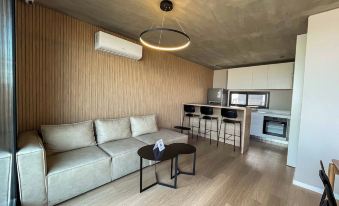 6. InSoho b..