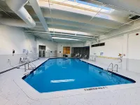 Candlewood Suites BURLINGTON CONFERENCE CENTRE by IHG - piscina