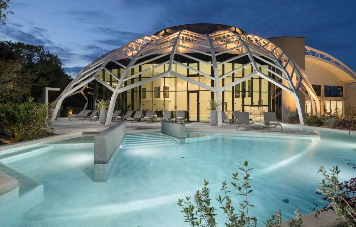 Luxury Beachside Villa Porto Bus
