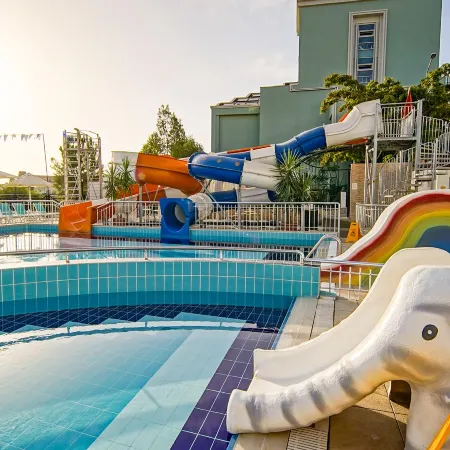 Side Aluna Hotel