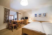 Chesa Michel Hotels in Самедан