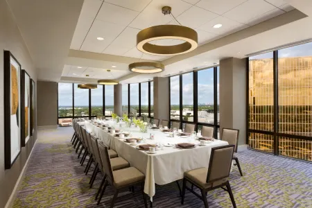 DoubleTree by Hilton Dallas-Campbell Centre