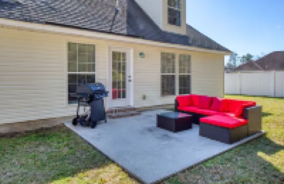 Large private 4 BR home near SAV airport with TV in every bedroom