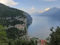 Beautiful 3-room apartment in a residence, pool, balcony, lake view, Lake Garda-Tignale Hotel a Tignale