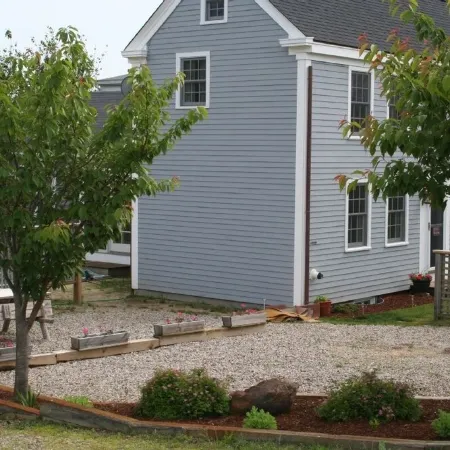 GREAT LOCATION /3 bedroom/bayview /Pond village area
