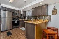 Large & Private w/King Bed Great Location